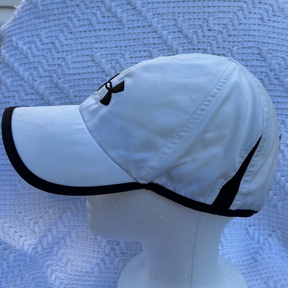 Under armor white and black adjustable hat - Picture 3 of 8